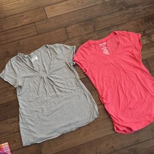 Old Navy Maternity v-neck T-shirt’s